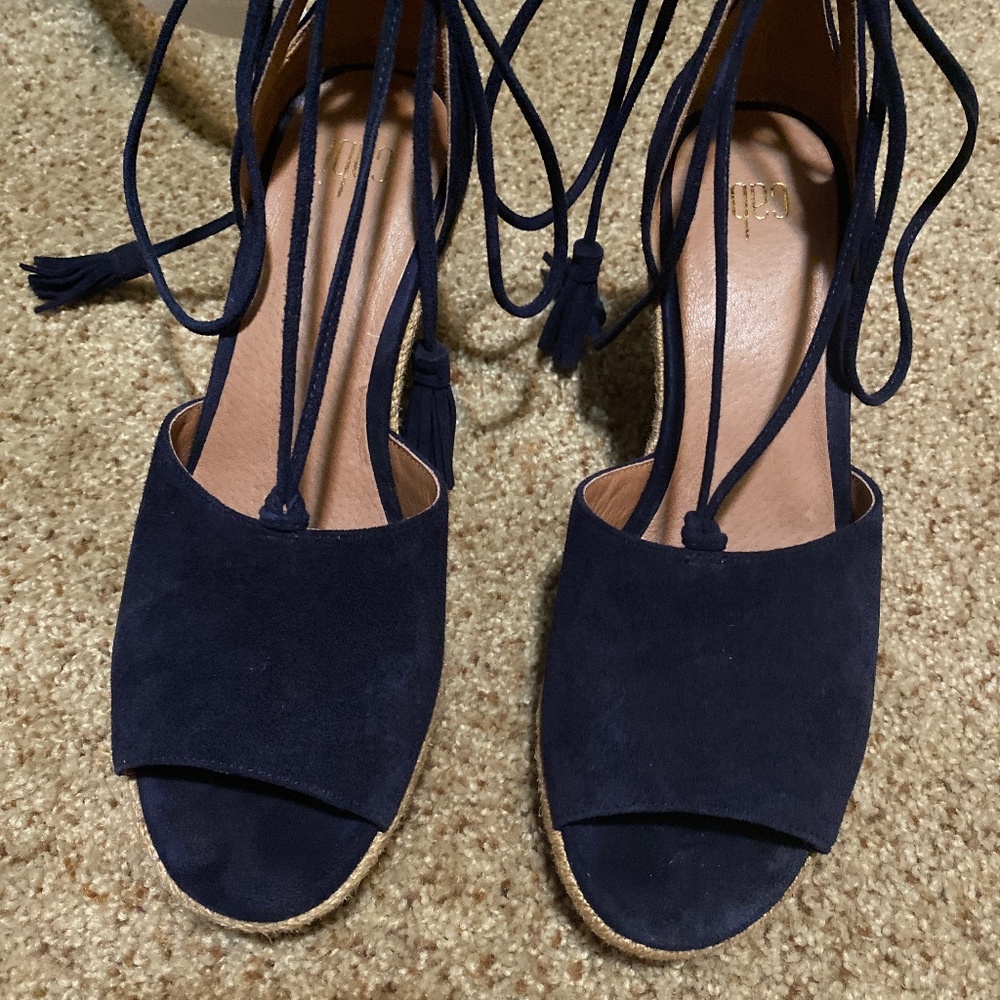 Cabi tie wedge